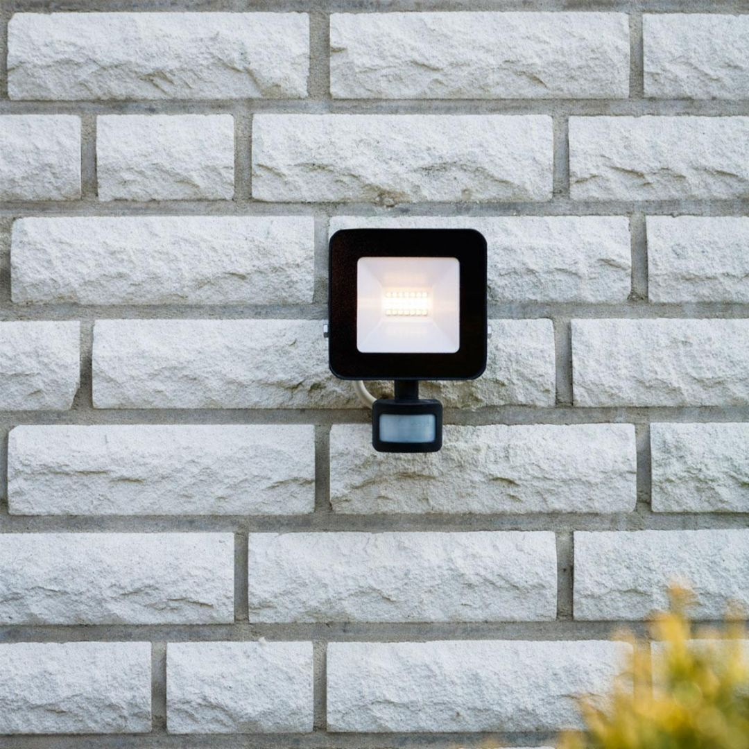 Wi-Fi pametni LED reflektor 20W 1500lm CCT Tuya 1,5m kabla + vtikač