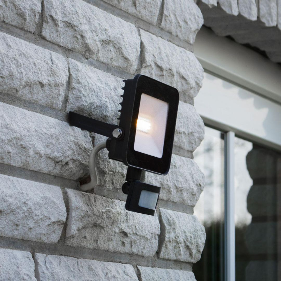 Wi-Fi pametni LED reflektor 20W 1500lm CCT Tuya 1,5m kabla + vtikač
