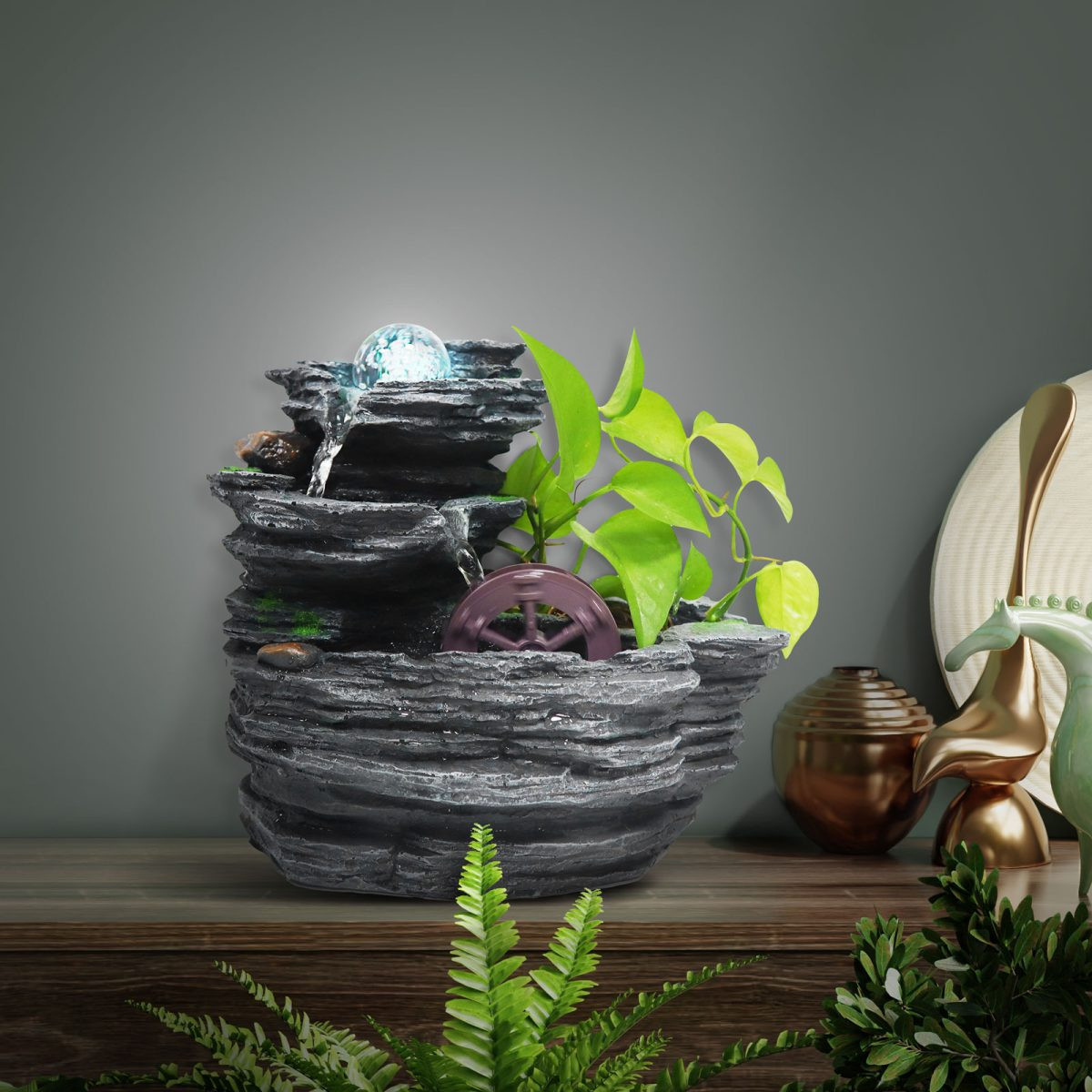 Sobna fontana s hladno belo LED, stekleno kroglo in okrasno rastlino  28 x 17 x 25 cm