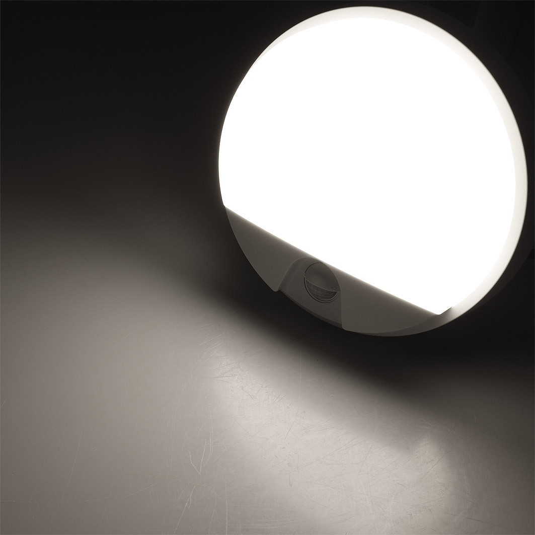 LED stropna/stenska svetilka 15W 1570lm IP54 4000K s senzorjem gibanja