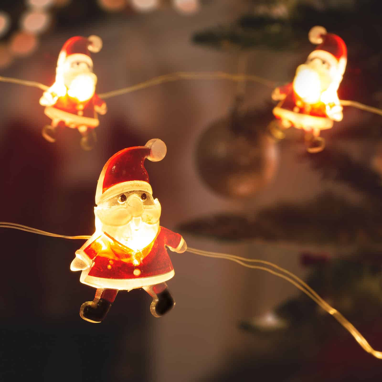 LED svetlobni niz na baterije božički 20 LED diod 2,2 metra toplo bela 2xAA