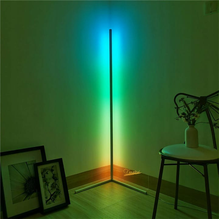 RGB WS2811 LED stoječa svetilka 140cm z RF daljinskim upravljalnikom bela