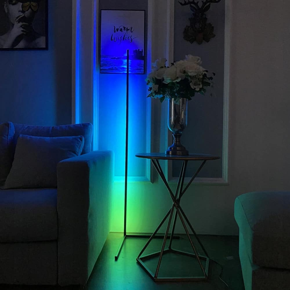 RGB WS2811 LED stoječa svetilka 140cm z RF daljinskim upravljalnikom bela