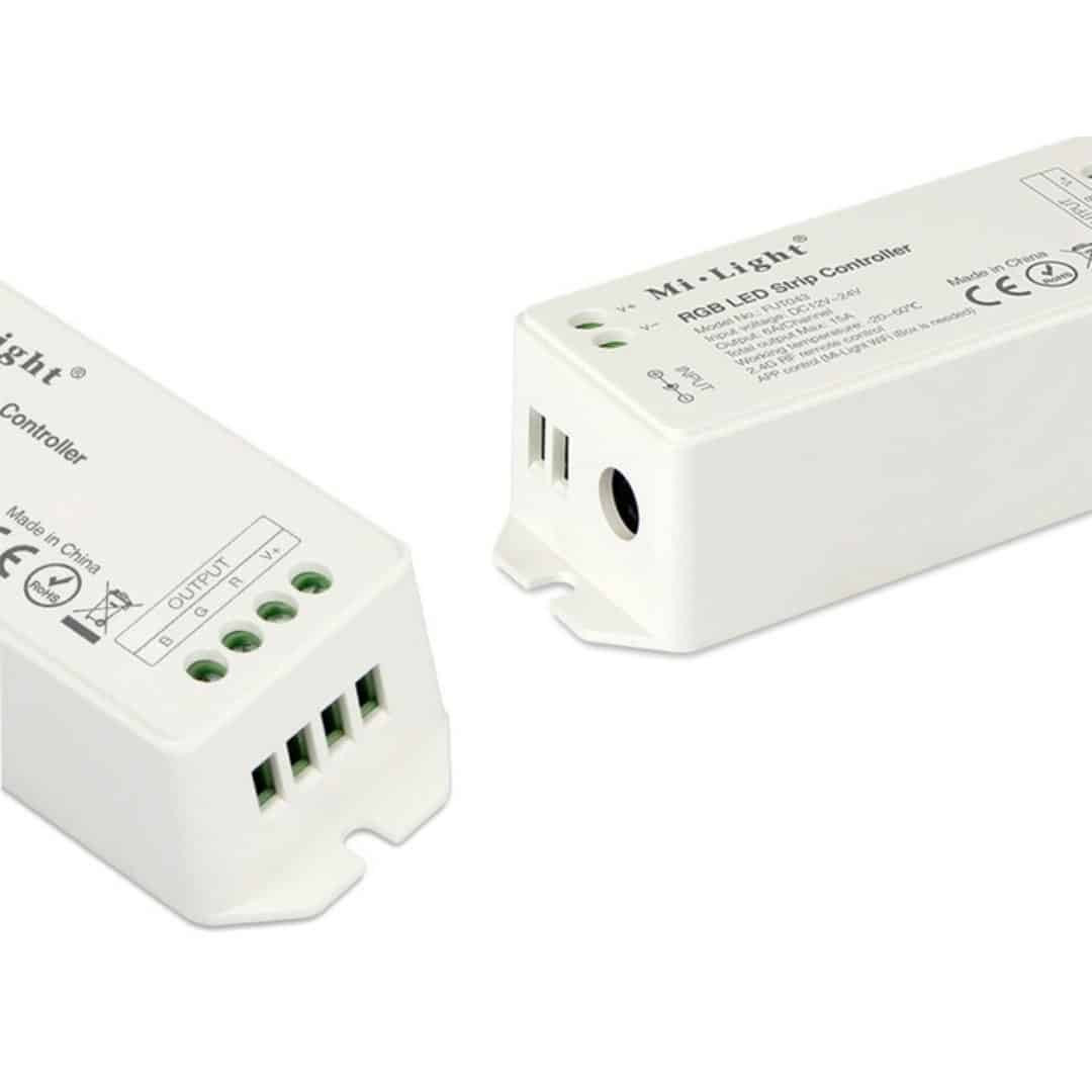 RGB radijski 2,4 GHz LED kontroler z daljinskim upravljalnikom na dotik in stenskim nosilcem 12/24V