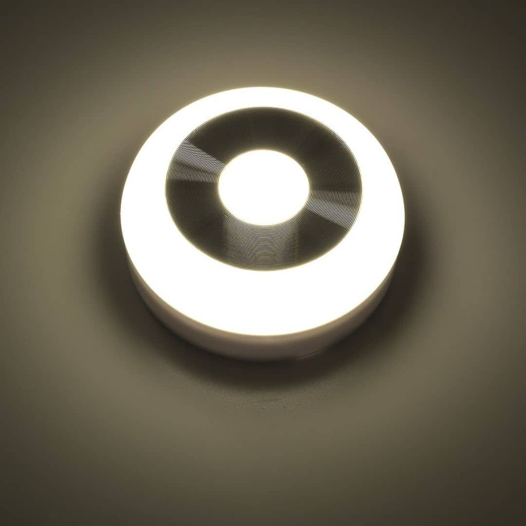 Baterijska LED svetilka s PIR senzorjem gibanja z magnetom 70x25mm 3xAAA 1W 70lm toplo bela svetloba