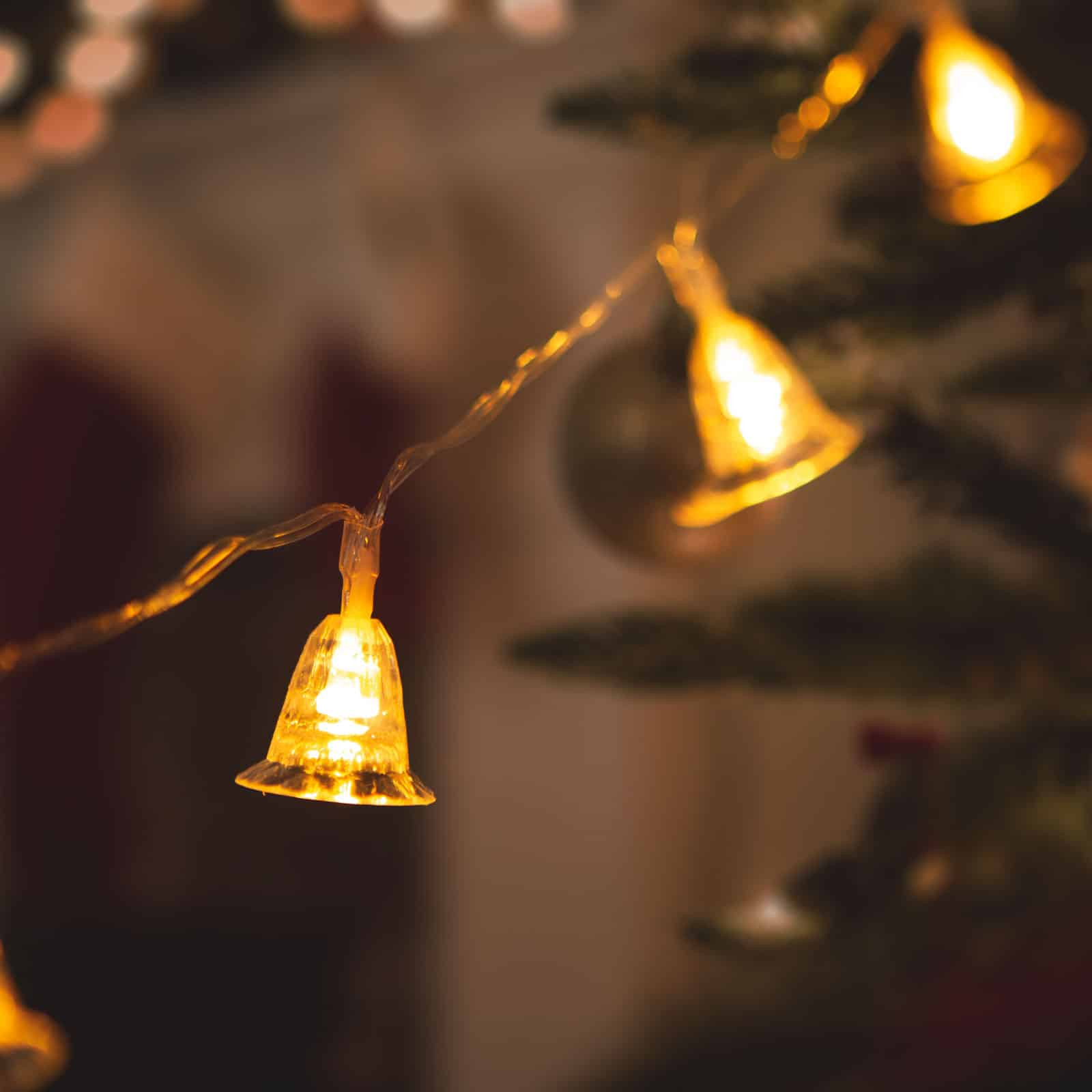 Božično-novoletne lučke na baterije zvončki 20 LED 2.3m toplo bela barva 3xAA