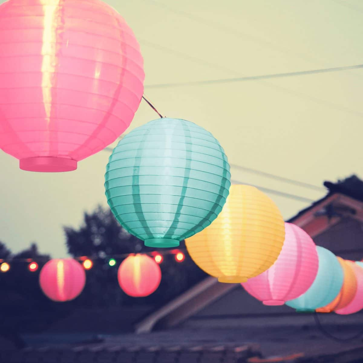 Solarni lampion 3 barve hladno bela LED 21 cm