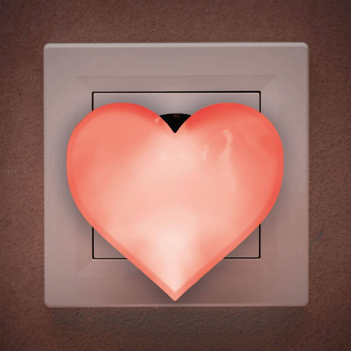 LED rdeča nočna LED lučka v obliki srca za v vtičnico