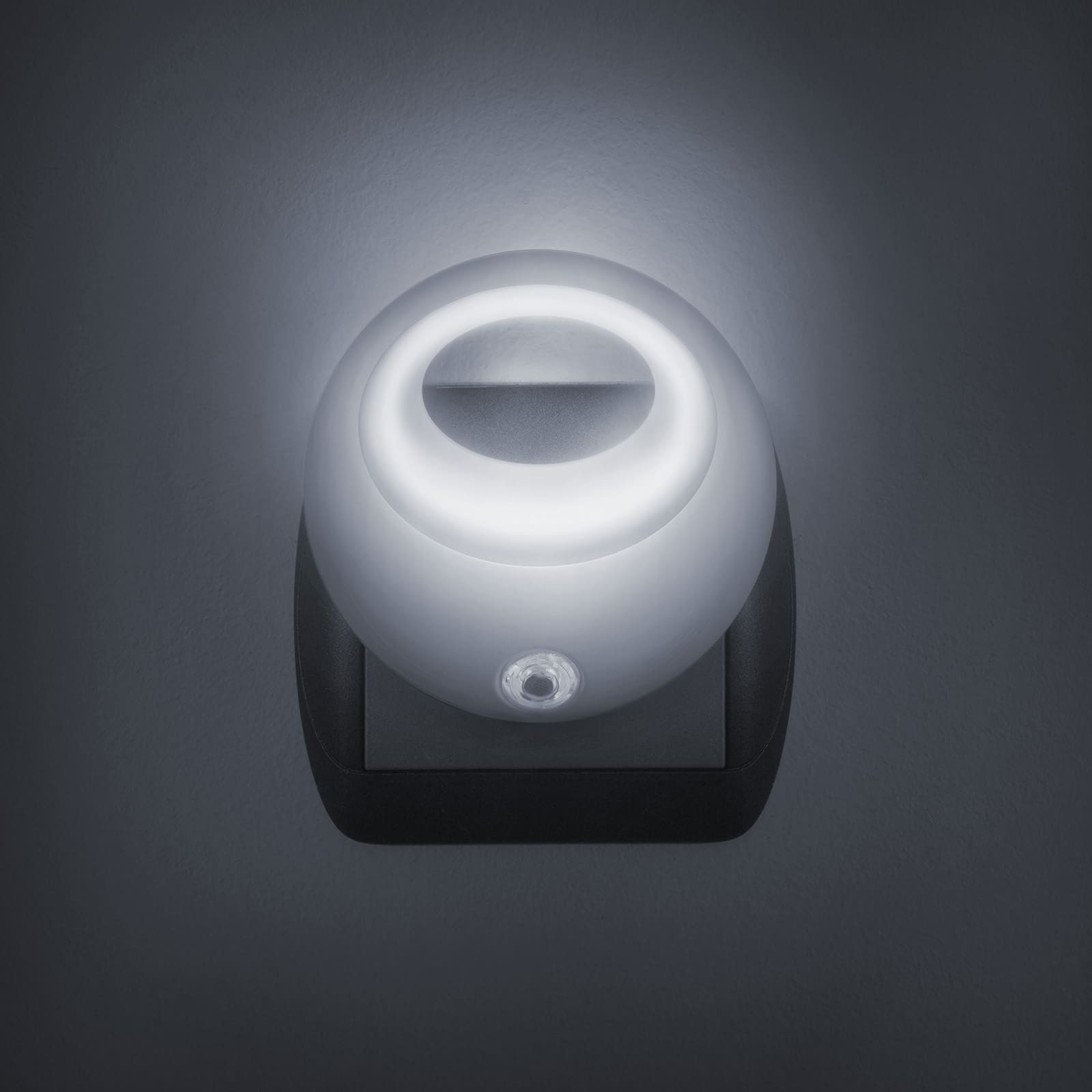 LED nočna lučka s senzorjem svetlobe bela 1W za v vtičnico