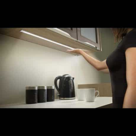 Podelementna LED svetilka 60cm 9W 4000K z brezstičnim IR senzorjem kratkega dosega - zamah z roko (on/off/dimmer)