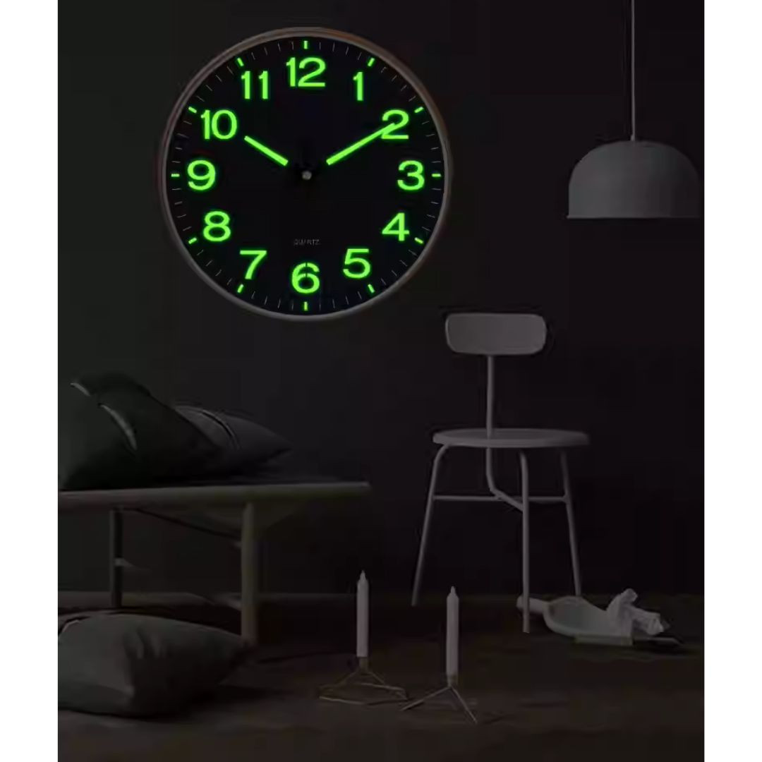 Stenska ura 28,5cm svetleča v temi