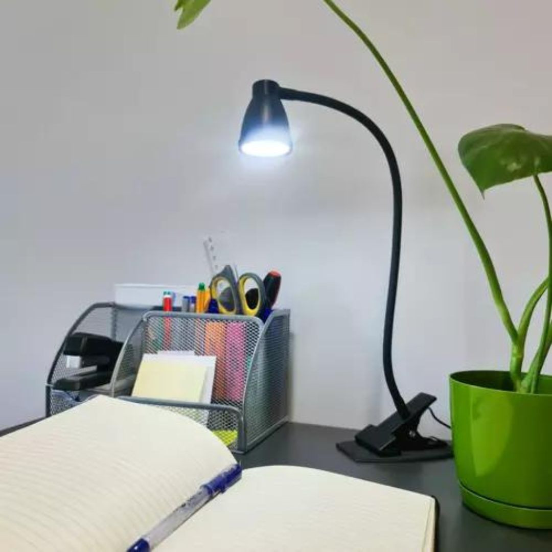 USB LED namizna svetilka 5W 24LED 3 barve svetlobe s sponko črna