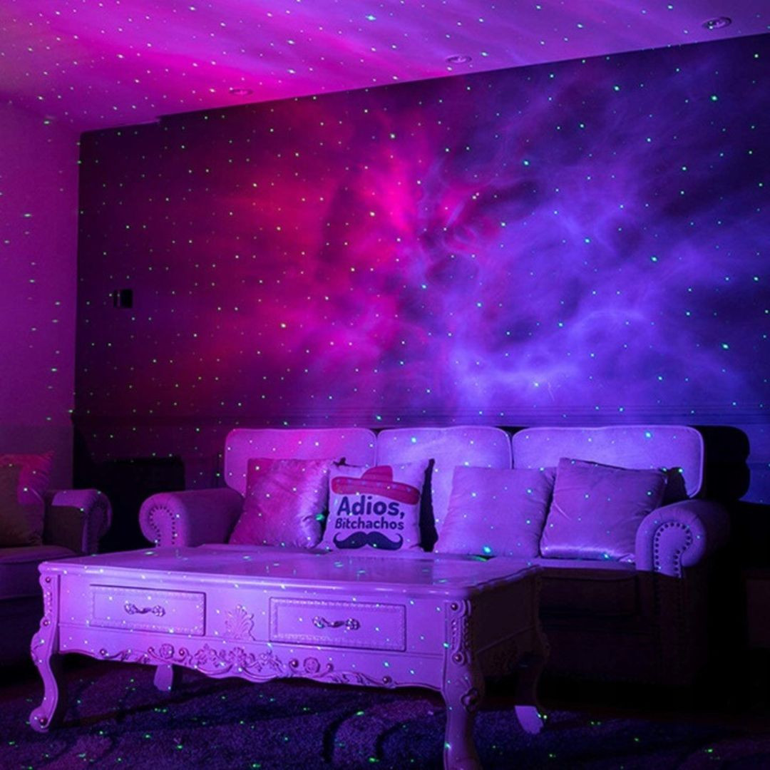 Namizna RGB LED  projekcijska svetilka astronavt z bluetooth zvočnikom