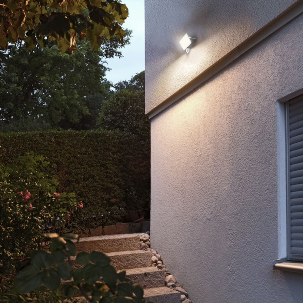 LED reflektor s senzorjem gibanja 10W 5000K IP65 bel