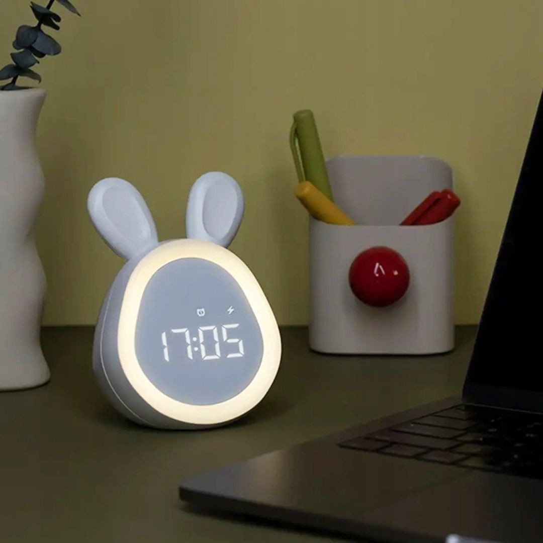 LED digitalna otroška budilka MARY'S v obliki zajčka s polnilno baterijo 1500 mAh