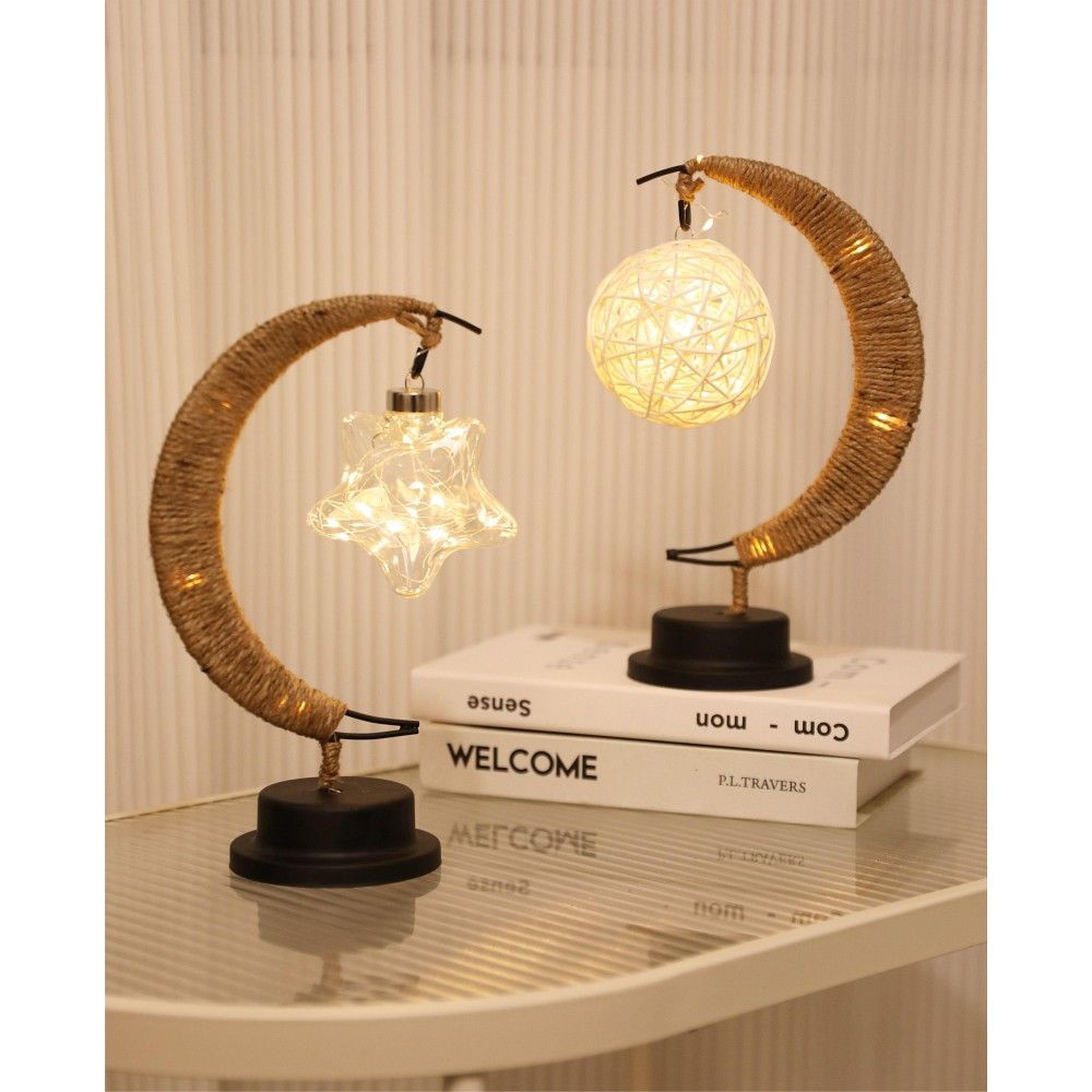LED namizna svetilka z ratanom Art Deco Twirl star na baterije