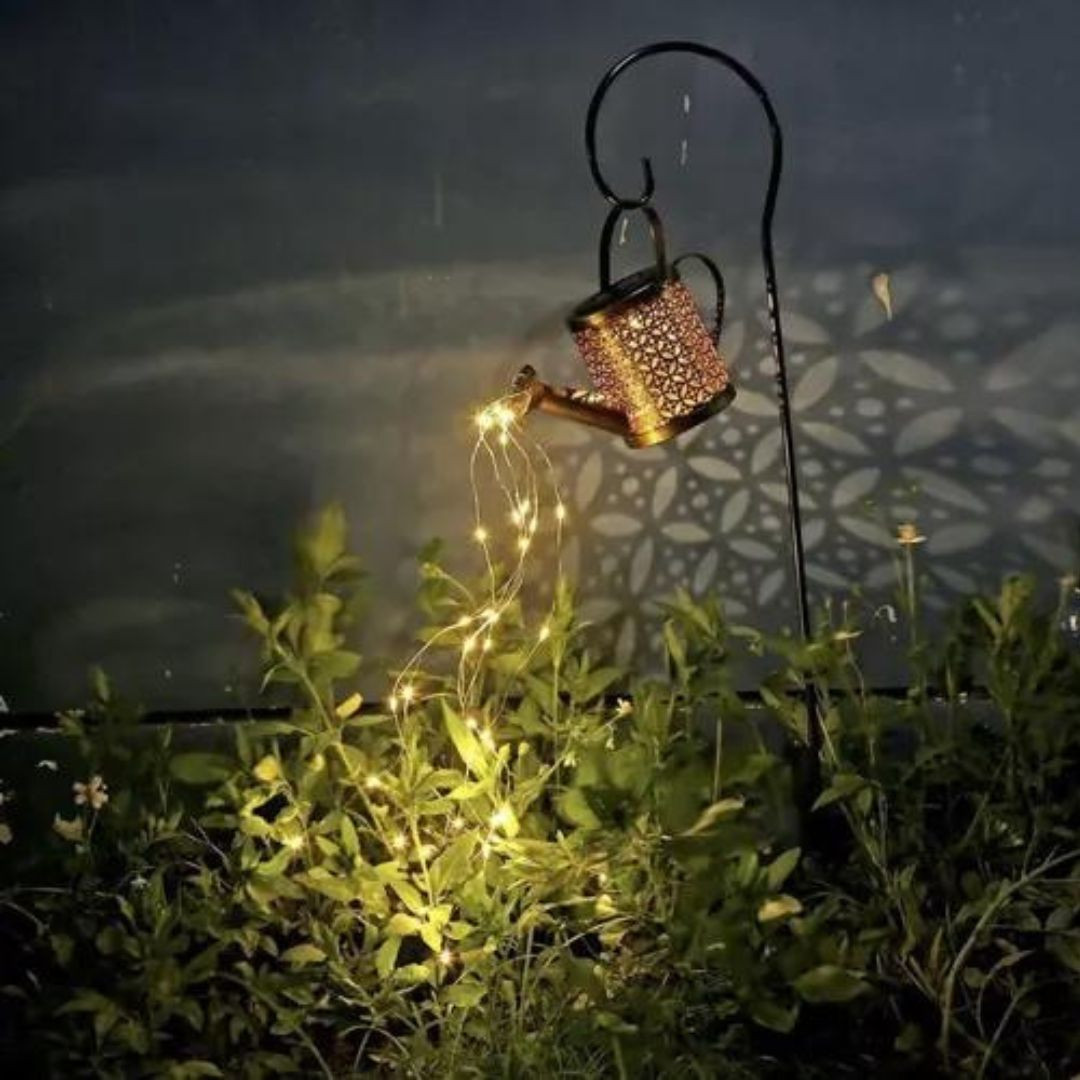LED solarna svetilka v obliki zalivalke 60 LED s stojalom