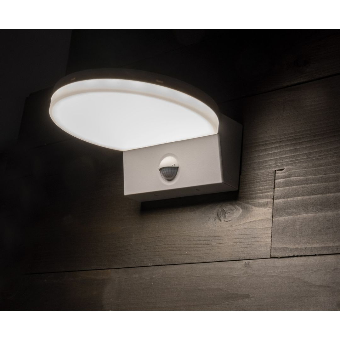 LED zunanja svetilka IP65 s PIR senzorjem gibanja 15W 1569lm 4000K bela