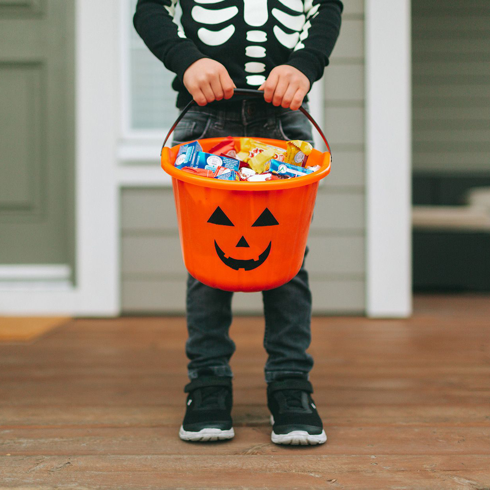 Plastično vedro z motivom buče za noč čarovnic - Halloween 20 x 15cm